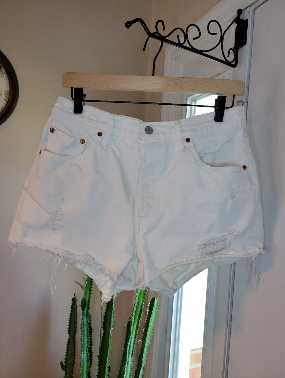 Levi's 501 Original Shorts Crisp White Distressed Cut Off, Size Womens 29